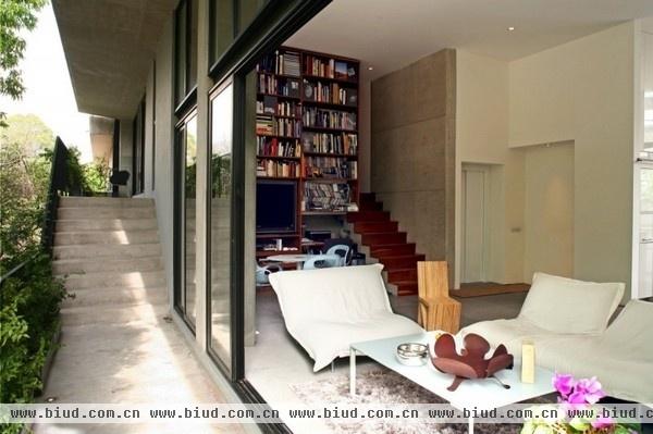 清新木地板美观实用 墨西哥现代设计住宅(图)