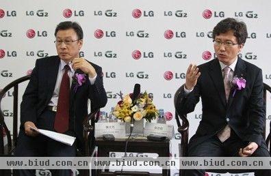 LG电子中国区董事长慎文范和LG电子手机事业总部副总裁张容硕