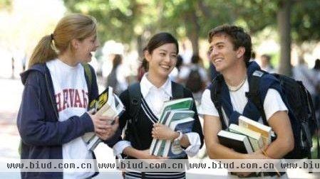 大学生造富英国 中国留学生带火五大行业