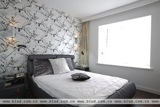 现代简约风格通透两居 素雅壁纸打造时尚卧室