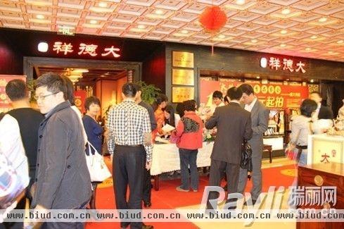 2013北京大德祥京作红木家具拍卖会现场 竞拍者签到进场