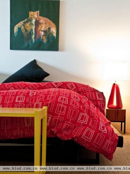 红+黄 靓丽色彩打造65平时尚艺术宜居
