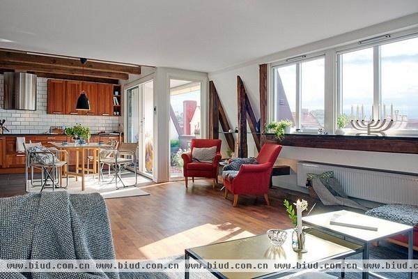 开放式空间的温馨感 瑞典82平米木质公寓(图)