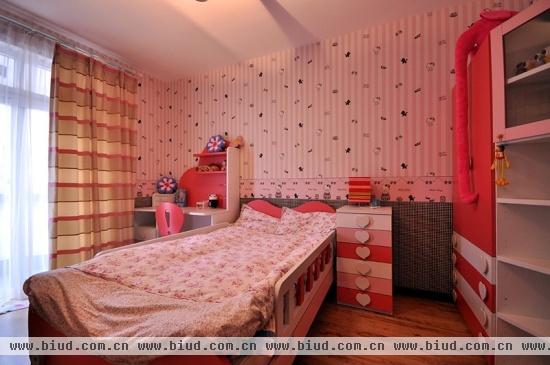 时尚壁纸打造完美卧室 150平4层复式走极简风