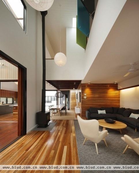 橡木地板洋溢鲜活气息 明亮的昆士兰住宅(图)