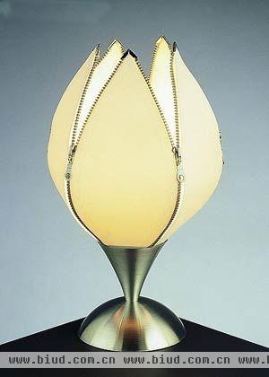 拉链郁金香灯具“花瓣”透出柔和光线