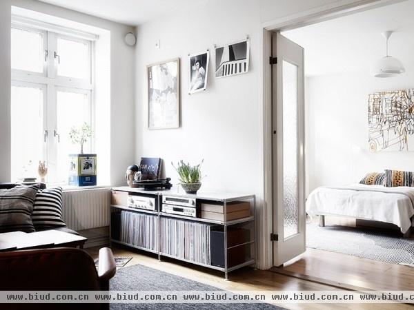 瑞典56平深色公寓改造 现代简约软装家(组图)