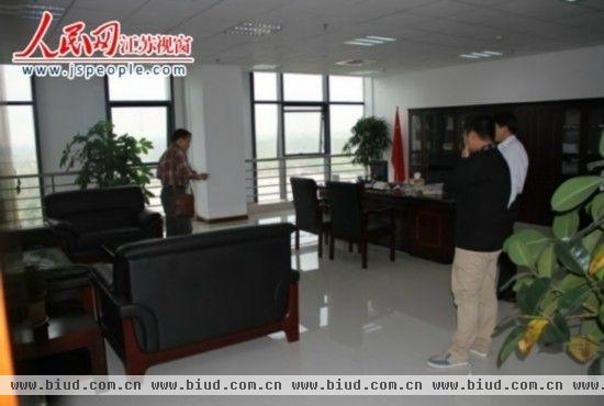 江苏沛县政府大楼造价过亿办公室配双人床