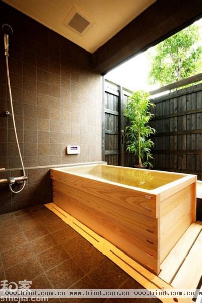 属于都市里的木系卫浴 12款养生氧气浴缸(图)
