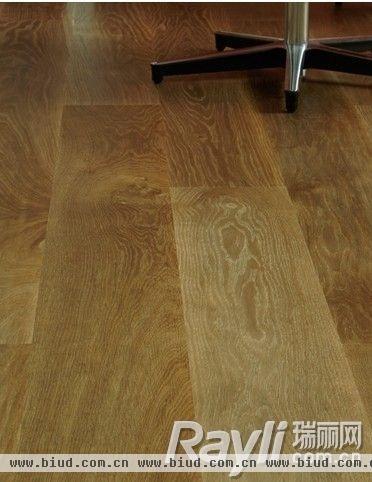 得高芬兰KARELIA实木地板的Impressio系列：单拼丝绸面仿旧橡木