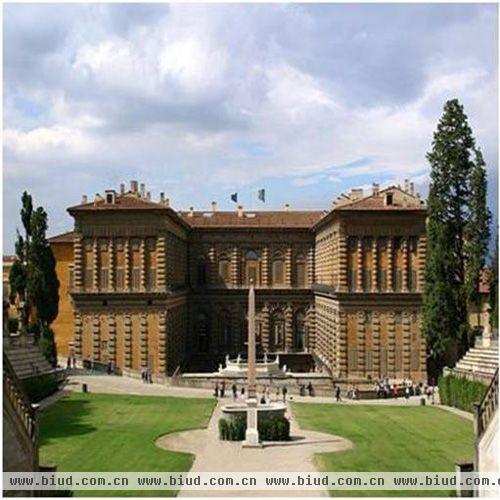 佛罗伦萨最显赫的贵族家族美第奇购买碧提宫作为官邸