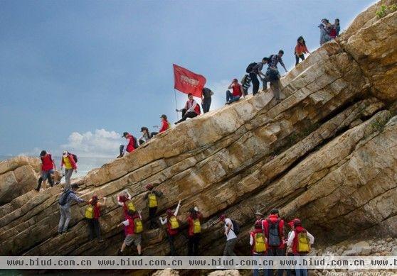 蓝天碧水间——马可波罗瓷砖徒步穿越东西冲海岸线