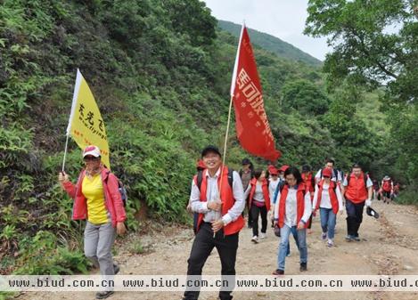 马可波罗瓷砖徒步穿越东西冲海岸线