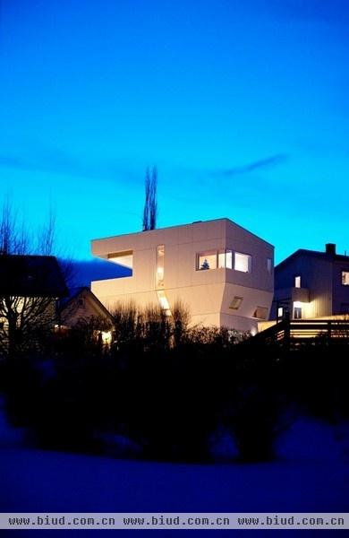 抽象风格高空邻居 倒三角形北欧住宅设计(图)