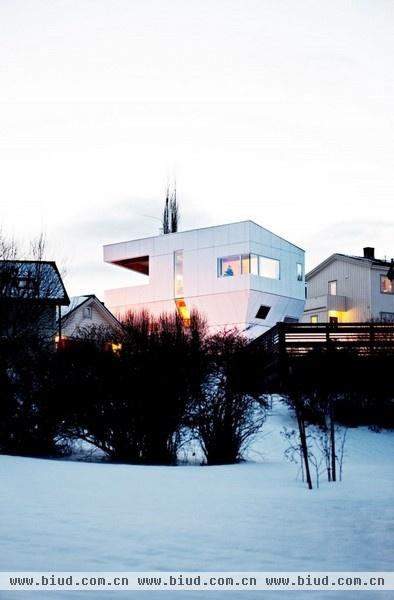 抽象风格高空邻居 倒三角形北欧住宅设计(图)