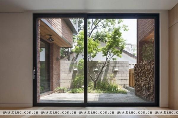 清新简洁的韩国红砖住宅 自然简单中流露美感