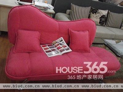 造型时尚、价格实惠的双人粉色沙发床