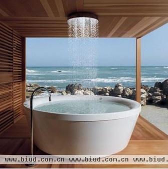 创意十足的户外浴缸 让身体与大自然完全接触
