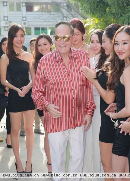 83岁船王赵世曾自家豪宅办选美如“选妃”【组图】