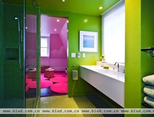 用明快色彩 享个性浴室
