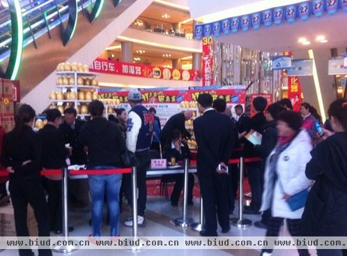 2周年庆典惠动京城，品牌总裁签售红星总经理加签再享补贴！