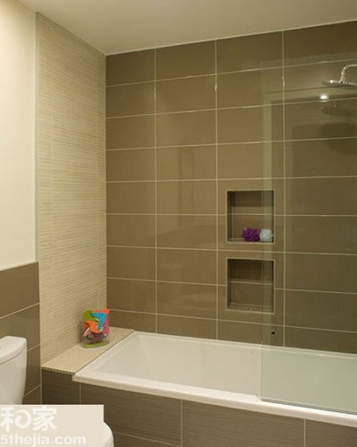浴室装潢抛弃小气 大瓷砖打造大气舒适浴室