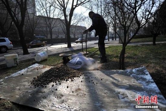 北京“井底人”找到工作 月薪超3000元管食宿（图）
