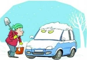 车窗结冰勿用开水浇 冬季用车的误区