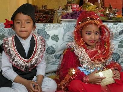 揭秘摧残人性的印度童婚习俗　有新娘还在吃奶
