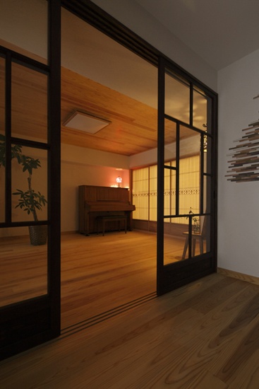 日本夫妻改造老房 85平变身木色温馨家(组图)