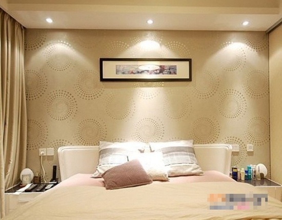 温馨壁纸装扮时尚卧室 最钟爱的惬意空间(图)