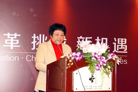 上海市建筑材料行业协会人事部长 王正凤