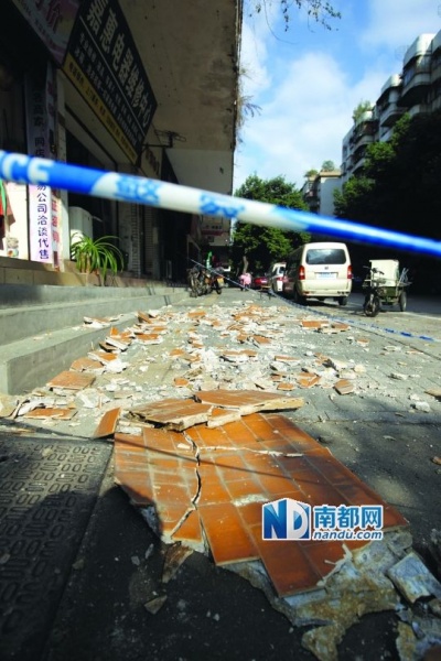 <p>    警方拉起警戒线。南都记者 孙振飞 摄</p>