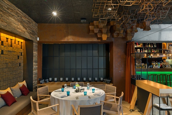 静谧空间 乌克兰FISH＆Fusion餐厅设计(组图)