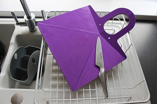 可折叠的砧板，切完菜后可以连汁倒（组图）