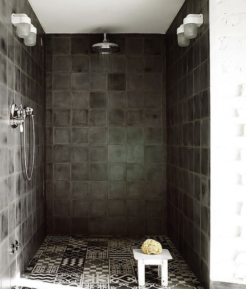 瓷砖全包围 小户卫浴间的现代肌理