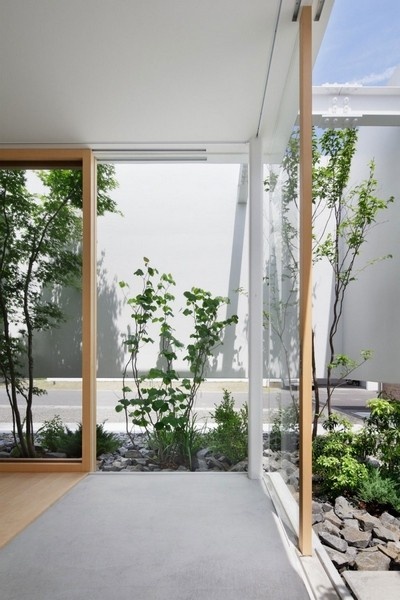 日本无窗住宅 绿色景观带私密亦保证空气流通
