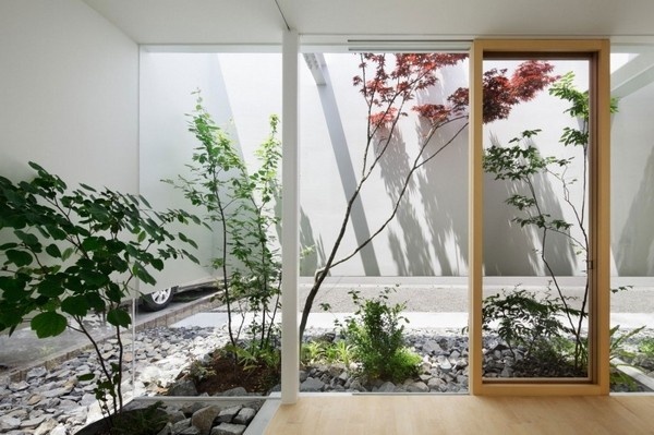 日本无窗住宅 绿色景观带私密亦保证空气流通