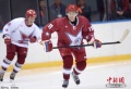 普京再秀全能本色 与白俄总统同场竞技冰球