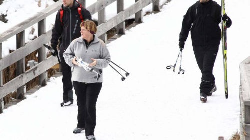 德国总理默克尔因滑雪事故盆骨骨折需卧床三周