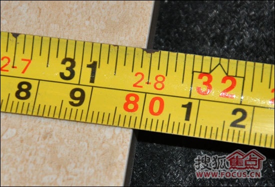 特地象牙金瓷砖长度测量