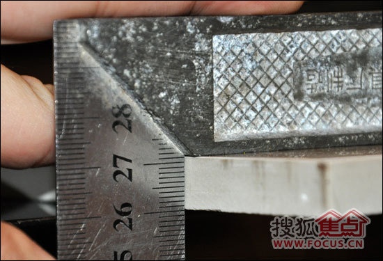 特地象牙金瓷砖厚度测量