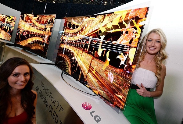 图：LG 全球首台77寸可调节屏幕曲度的4K超高清OLED电视