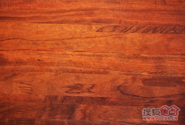 万字纹沙发的木材选自巴花 纹路优美清晰