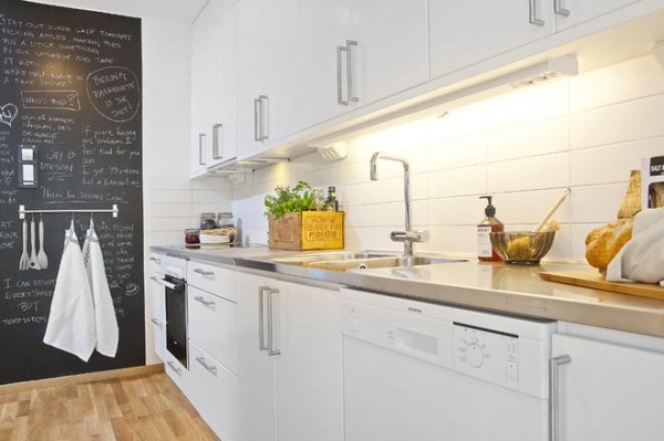 瑞典双色布置法温馨精致一居室公寓（组图）