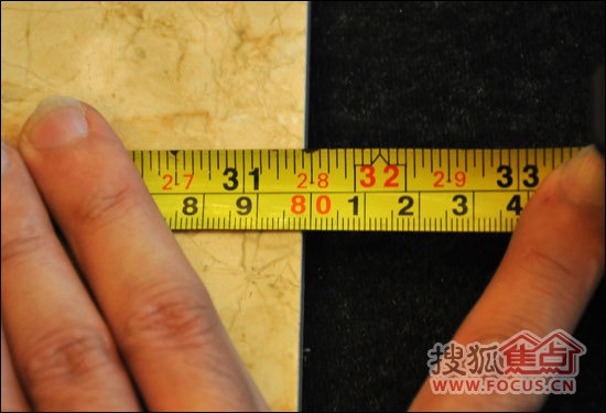 特地埃及米黄瓷砖外观长度测量