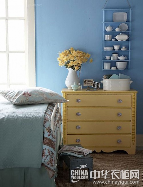 女生卧室单品推荐 靓丽颜色斗柜为空间添活力