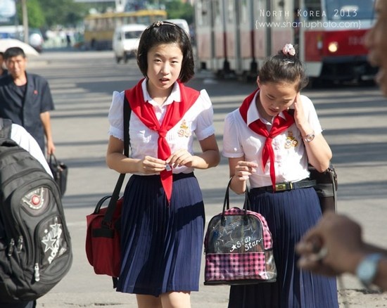朝鲜红领巾图片