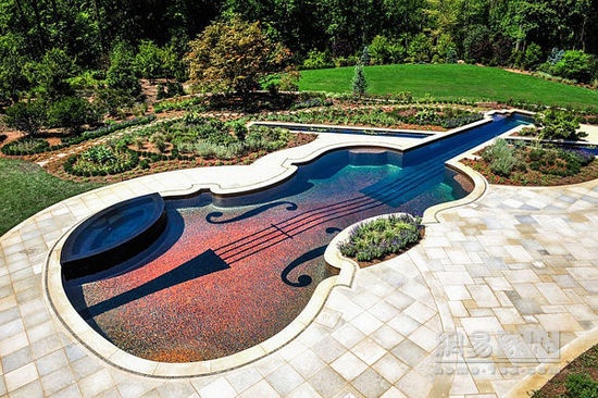 恋上梦幻花园 璀璨的魅力小提琴游泳池