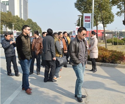 2014年2月15日，作为丹阳大工业地标的圣象集团敞开了工厂的大门，迎接丹阳翼网组织的几十位热心市民